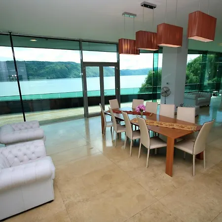 Villa Daphna *